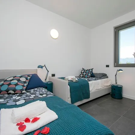 Sleeps 6 Pool Air Con *