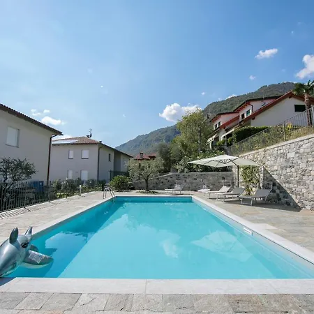 아파트 Sleeps 6 Pool Air Con