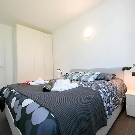 公寓 Sleeps 6 Pool Air Con 欧苏西奥