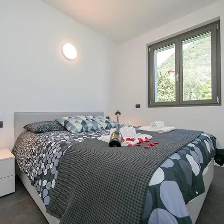 Sleeps 6 Pool Air Con 公寓