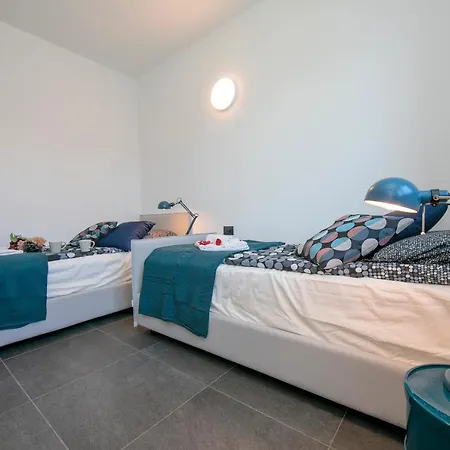 Sleeps 6 Pool Air Con 公寓 欧苏西奥